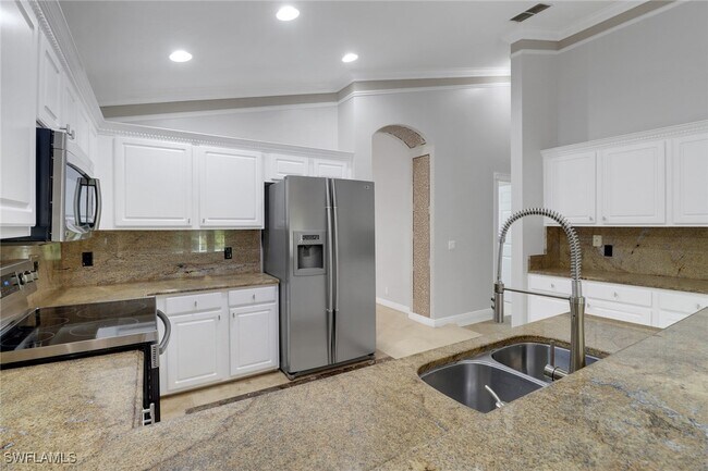 Building Photo - 15028 Savannah Dr