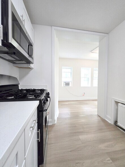 Building Photo - 4526 Avondale St