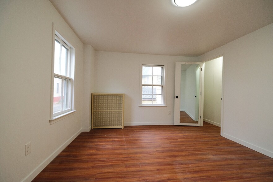 Building Photo - 56 Pleasant St