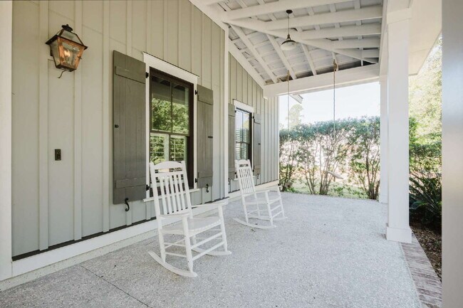 Building Photo - Stunning Custom Home in Palmetto Bluff