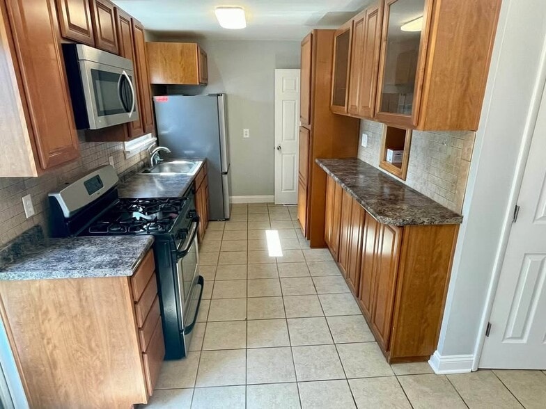 Building Photo - 5307 Crestside Ln