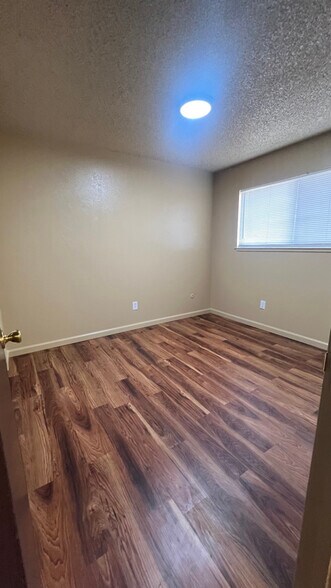 Building Photo - 742 Bedlow Dr