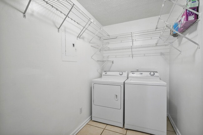 Building Photo - 170 Cedar Trce