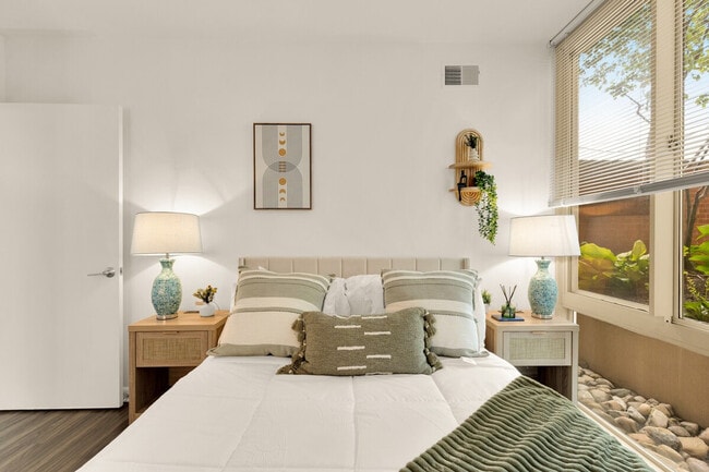 Building Photo - 1548 Spring Hill Rd