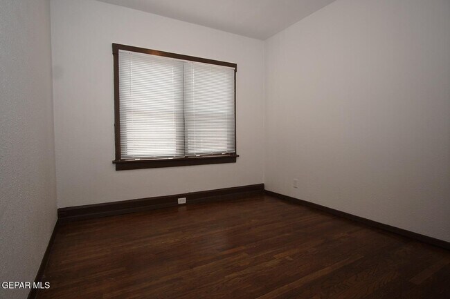 Building Photo - 2919 Frankfort Ave