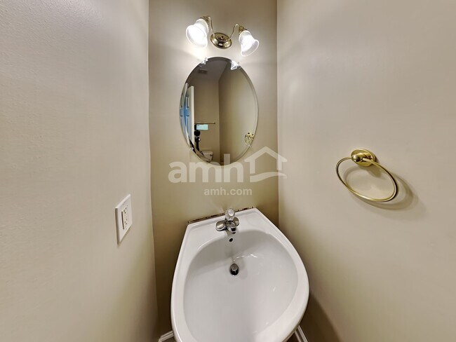 Building Photo - 2300 Devonshire Dr