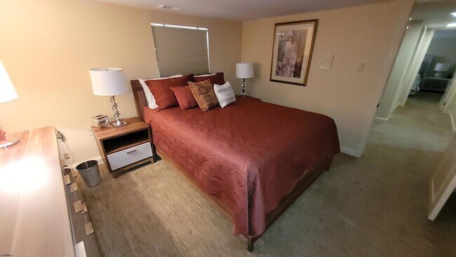 Building Photo - 104 S Avolyn Ave