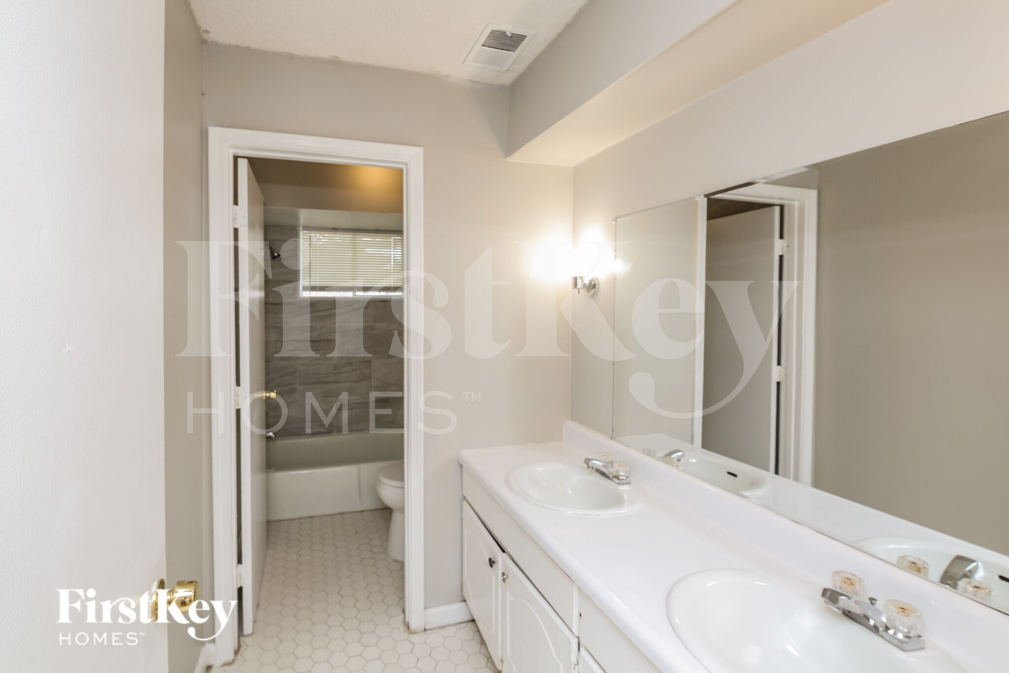 Building Photo - 2097 Meadowview Ln