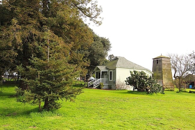 Building Photo - 121 McBrown Rd