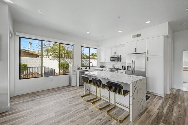 Building Photo - 7300 E Earll Dr