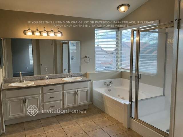 Building Photo - 2035 W Sunnyview Dr