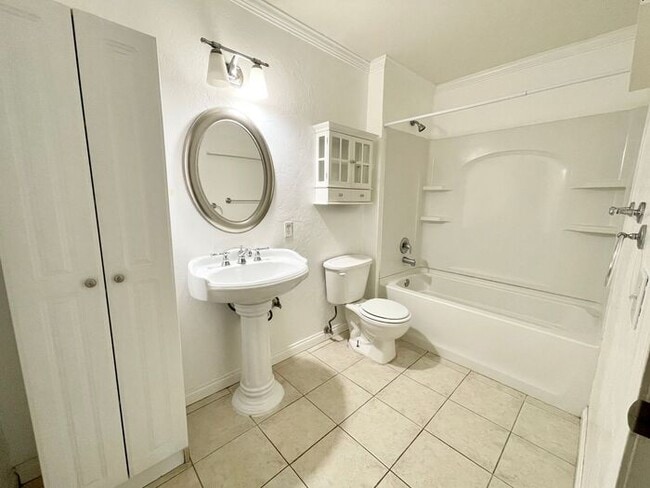 Building Photo - Quaint 1BR / 1 BA unit in Mission Valley