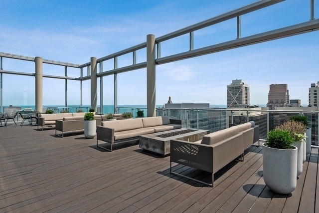 Building Photo - 600 N Fairbanks Ct