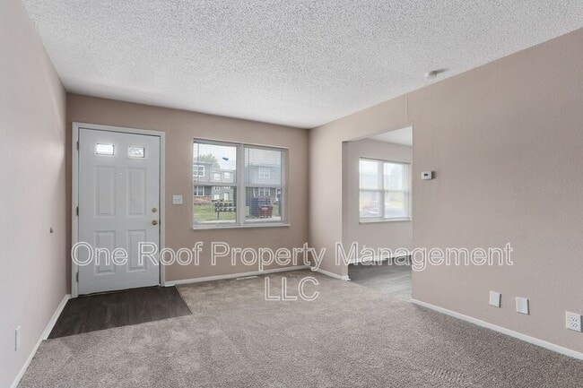 Building Photo - 701 Linwood Dr