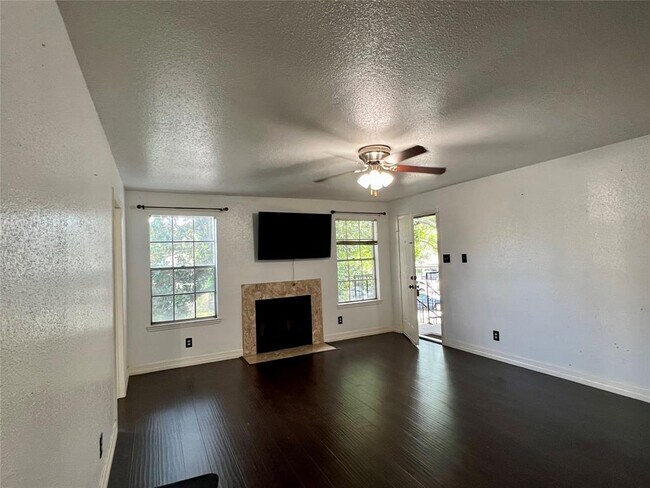 Building Photo - 9700 Leawood Blvd