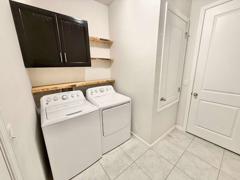 Building Photo - 184 Summershore Dr