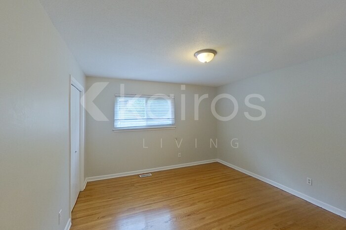 Building Photo - 5169 Beacon Dr