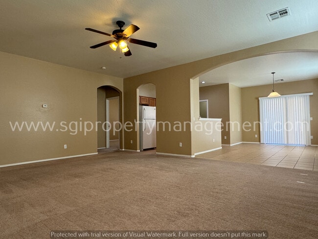Building Photo - Beautiful split floorplan in a great neigh...