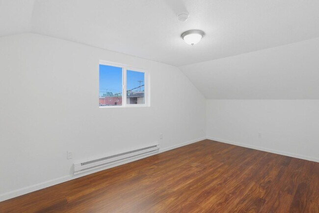 Building Photo - 810 E 63rd St