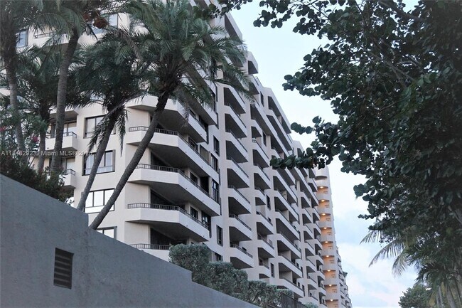 Primary Photo - 251 Crandon Blvd