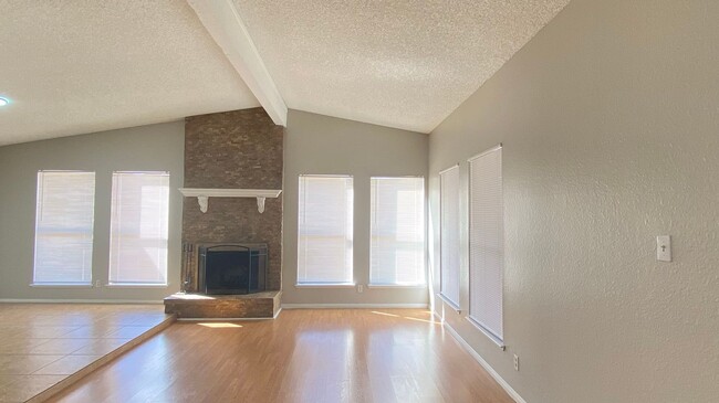 Building Photo - 8740 Cremona Dr