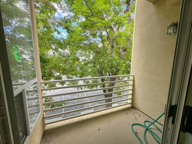 Building Photo - COMING SOON! 2 Bedroom Townhome for Rent in Glendale.