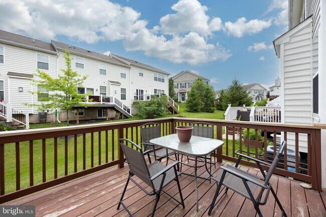 Building Photo - 253 Fairfield Cir W