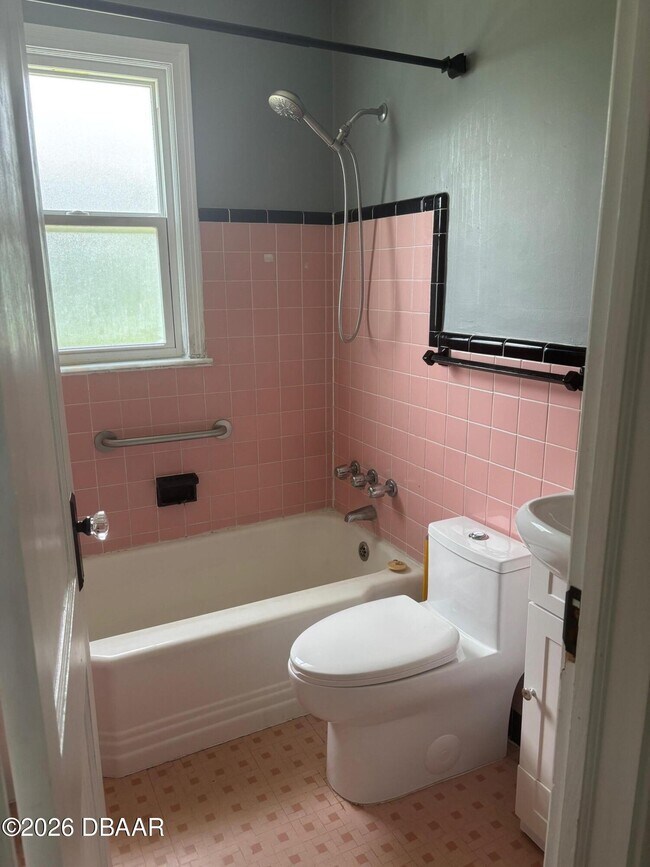 Building Photo - 250 S Seneca Blvd