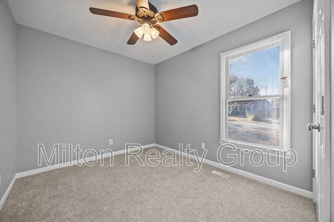 Building Photo - 4320 Falls Dr