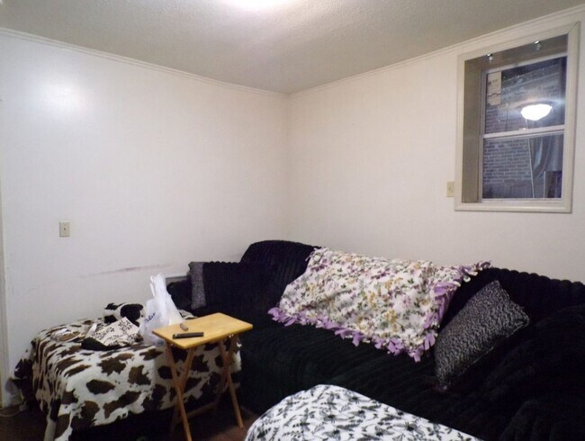 Building Photo - 316 Main St