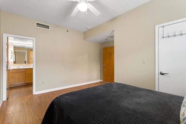 Building Photo - Piazza Condo - Fully Furnished 2bd/2ba - S...