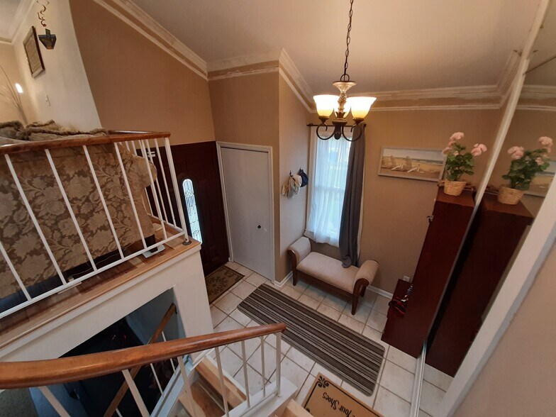 Building Photo - 8 Stout Run Ct