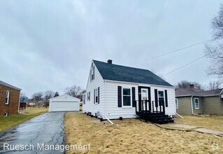 Building Photo - 3 Bedroom Home in Menasha