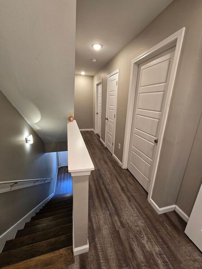 Building Photo - Your Winter Shared Housing Solution – Comfort, Convenience, and Savings!