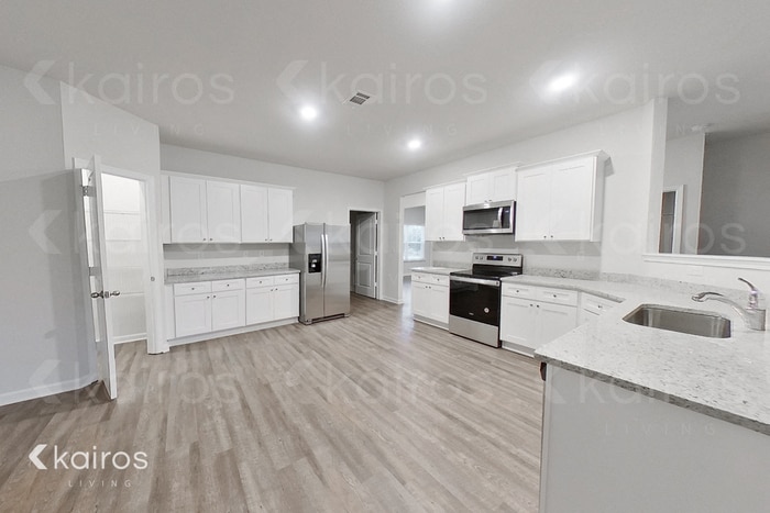 Building Photo - 3559 Bridgewood Dr