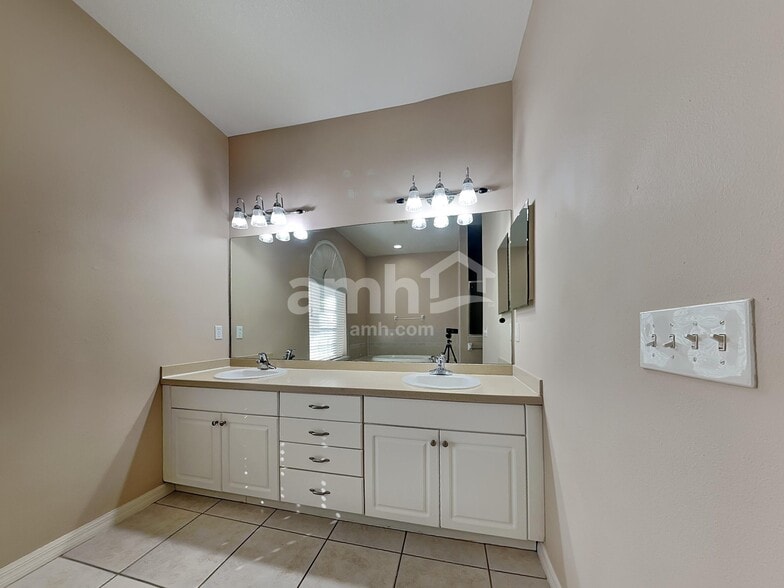 Building Photo - 6648 Thackston Dr