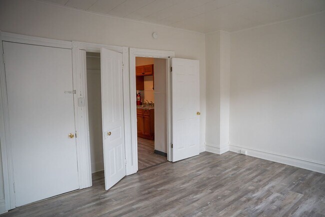 Building Photo - 534 N Law St