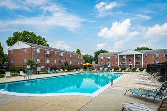 Building Photo - Sweetbriar Apartments