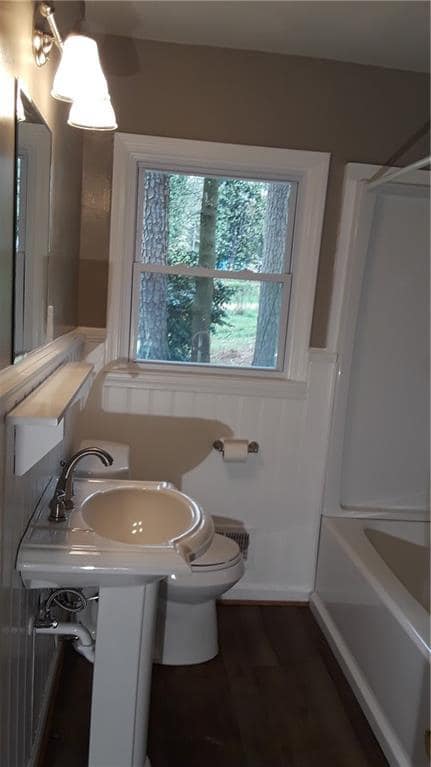 Building Photo - 1914 Shalimar Dr NE