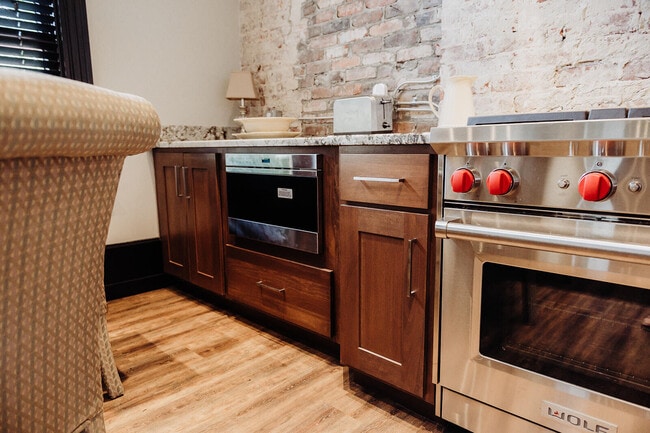 Building Photo - 275 S Limestone