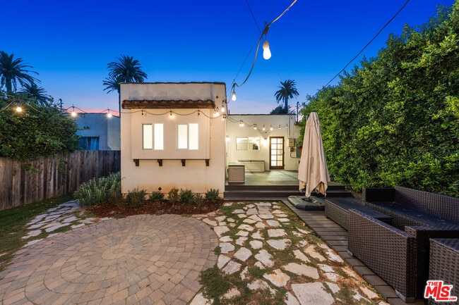 Building Photo - 2624 S Palm Grove Ave