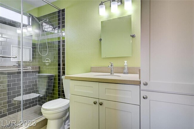 Building Photo - 760 Thousand Oaks Dr
