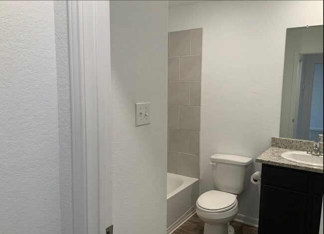 Building Photo - "Charming 3-Bed Oasis with Granite Touches...