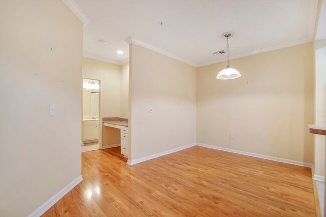 Building Photo - HOLIDAY CHEER - 50% Off 1st Month's Rent