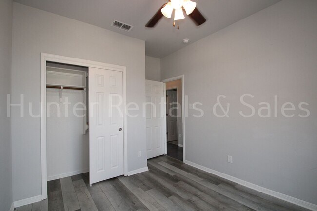 Building Photo - 1619 Neuberry Cliffe
