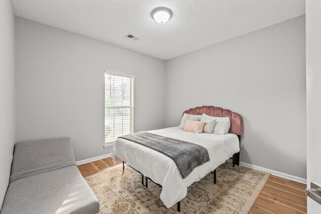 Building Photo - Beautifully Remodeled 4BR Ranch in Matthews