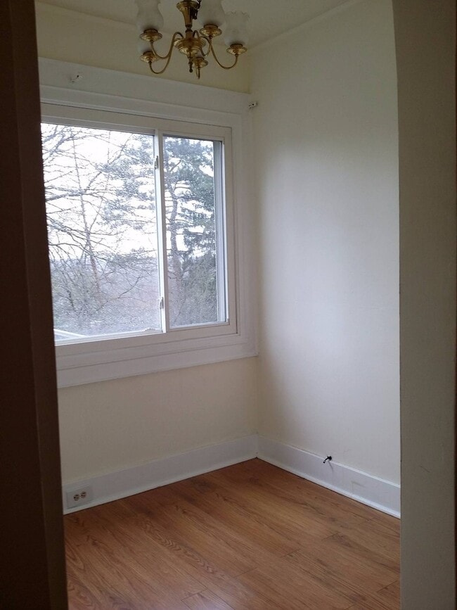 Building Photo - Beautiful 3 bedroom Home in Mt. Lebanon