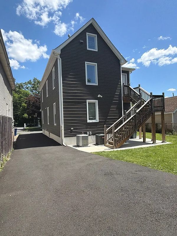 Building Photo - 107 Winslow Pl