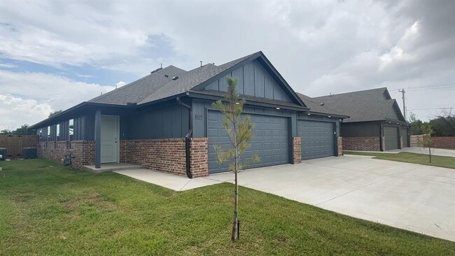 Building Photo - 11513 University Dr