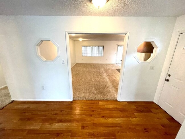 Building Photo - 3 Bedroom, 2 bath home in Sunset Village
